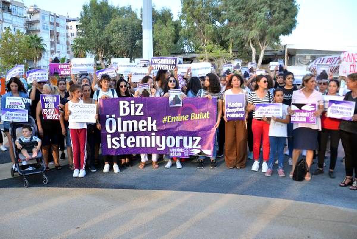Mersin\'de kadın cinayetleri protesto edildi