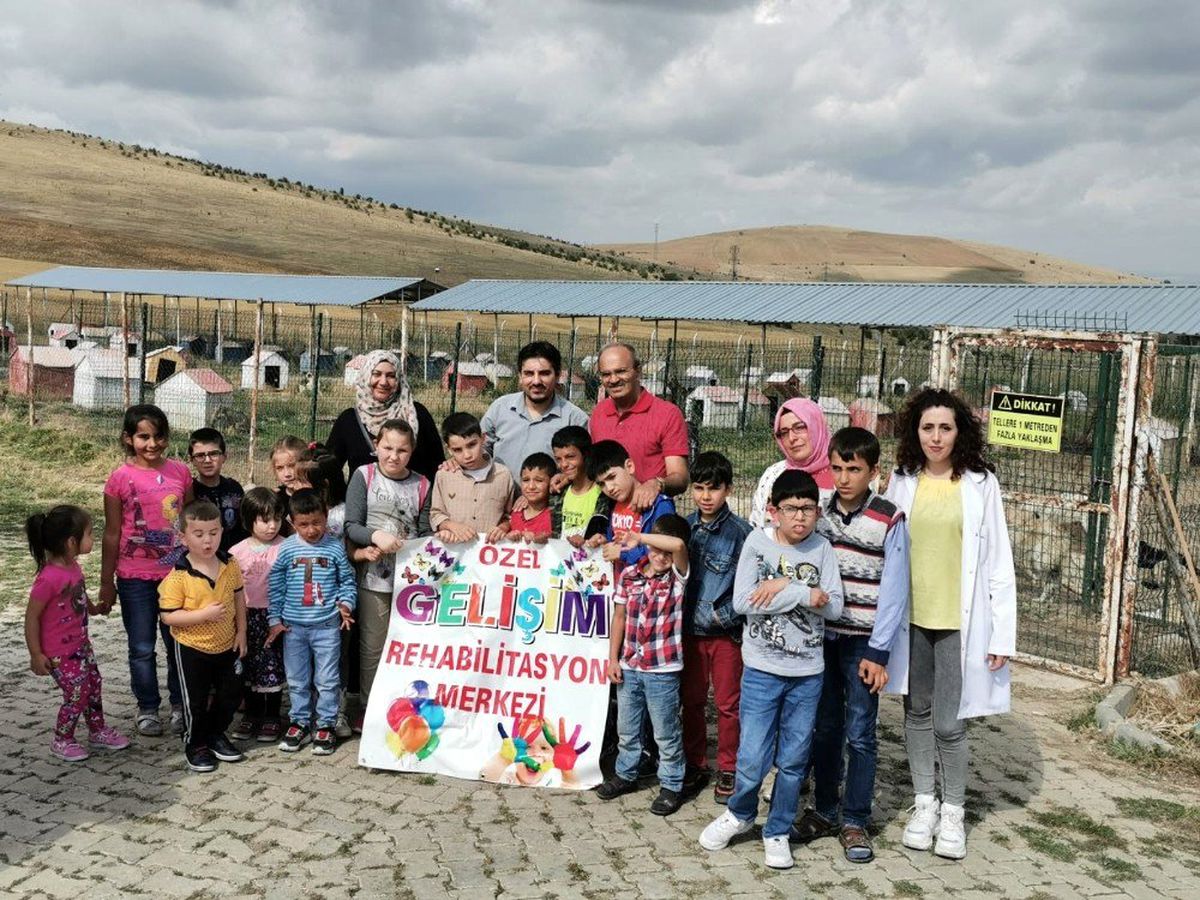 Özel öğrencilerden barınak ziyareti