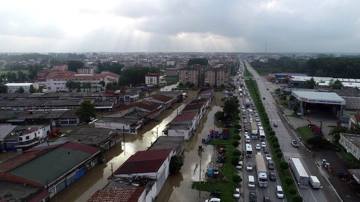 Samsun-Ordu yolunda trafik kitlendi