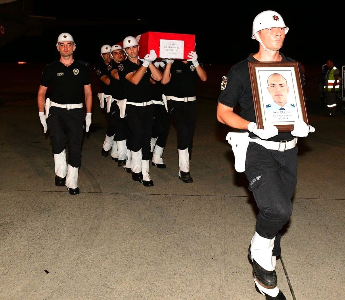 Şehit polis Akın Çelebi\'nin naaşı Trabzon\'a getirildi