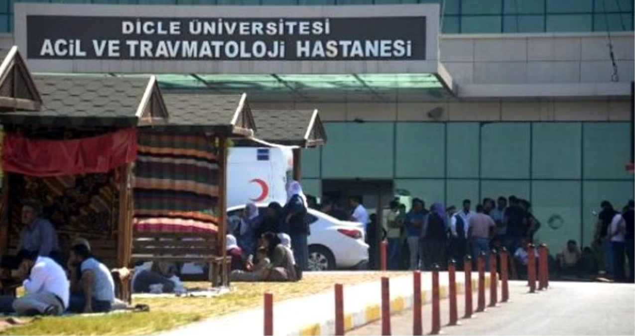 Diyarbakır\'da zırhlı polis aracı devrildi: 2 polis şehit oldu, 4 polis yaralı