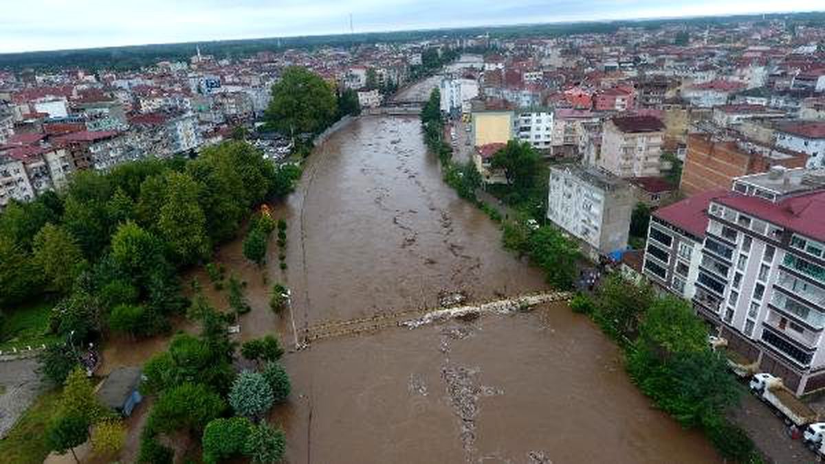 Terme\'de sağanak etili oldu, 500 fındık işçi tahliye edildi