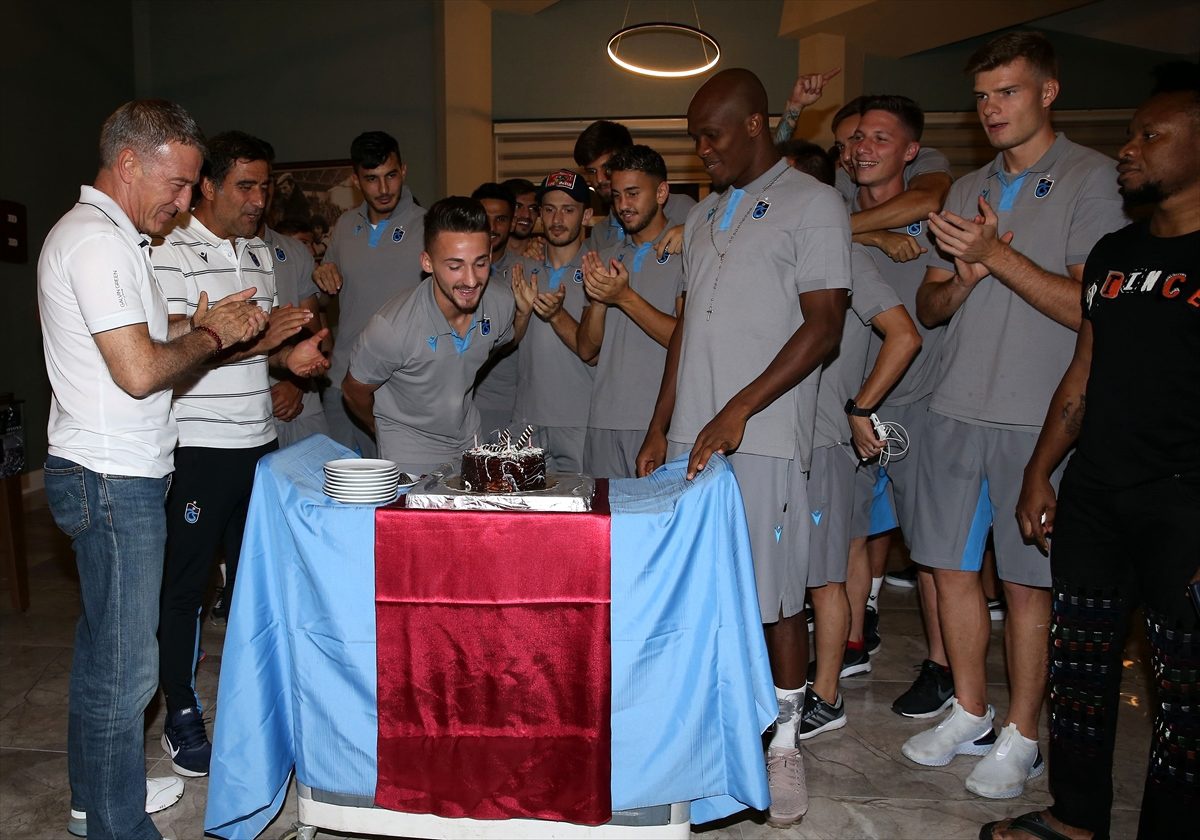 Trabzonspor\'da Donis Avdijaj\'ın doğum günü kutlandı
