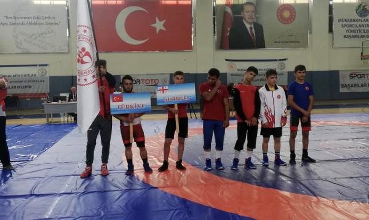 Uluslararası mehmet akif pirim güreş turnuvası başladı