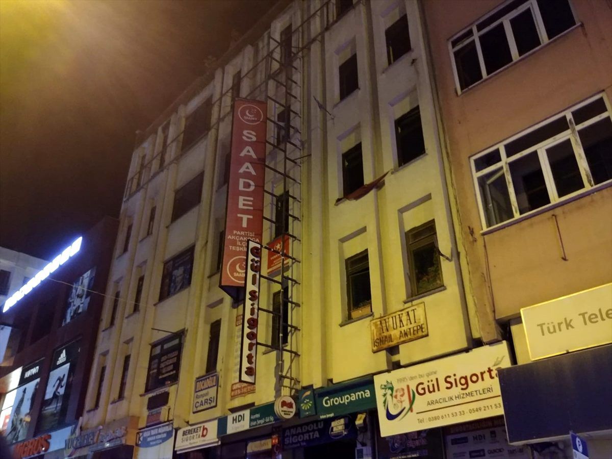 Akçakoca\'da çatı yangını