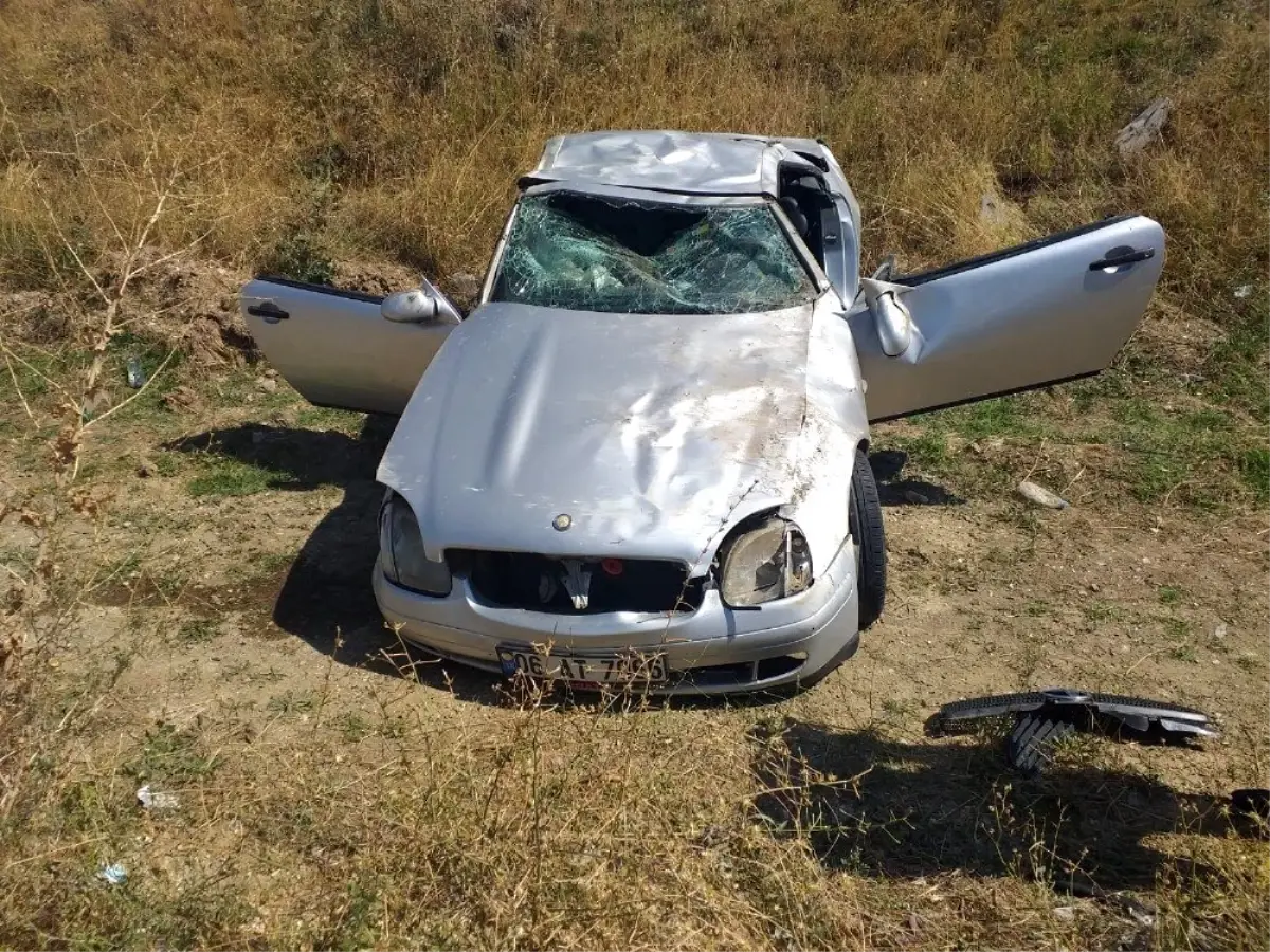 Ankara\'da lüks otomobil takla attı: 1 yaralı