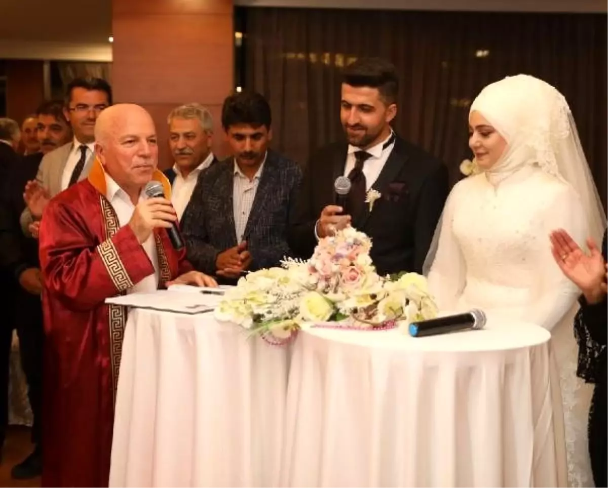 Başkandan bir akşamda 4 nikah