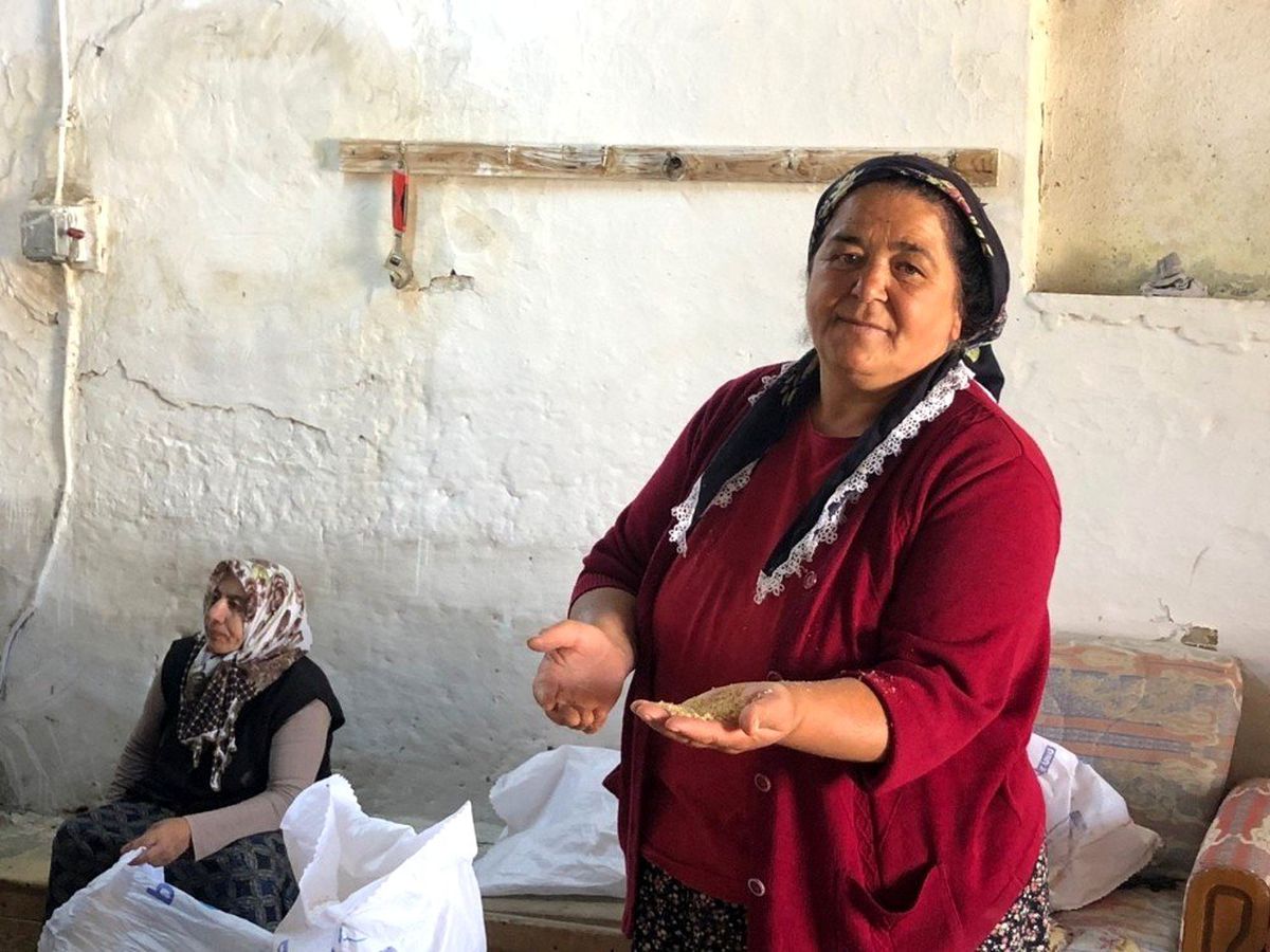 "Döndü bacı" 20 yıldır değirmen işletiyor