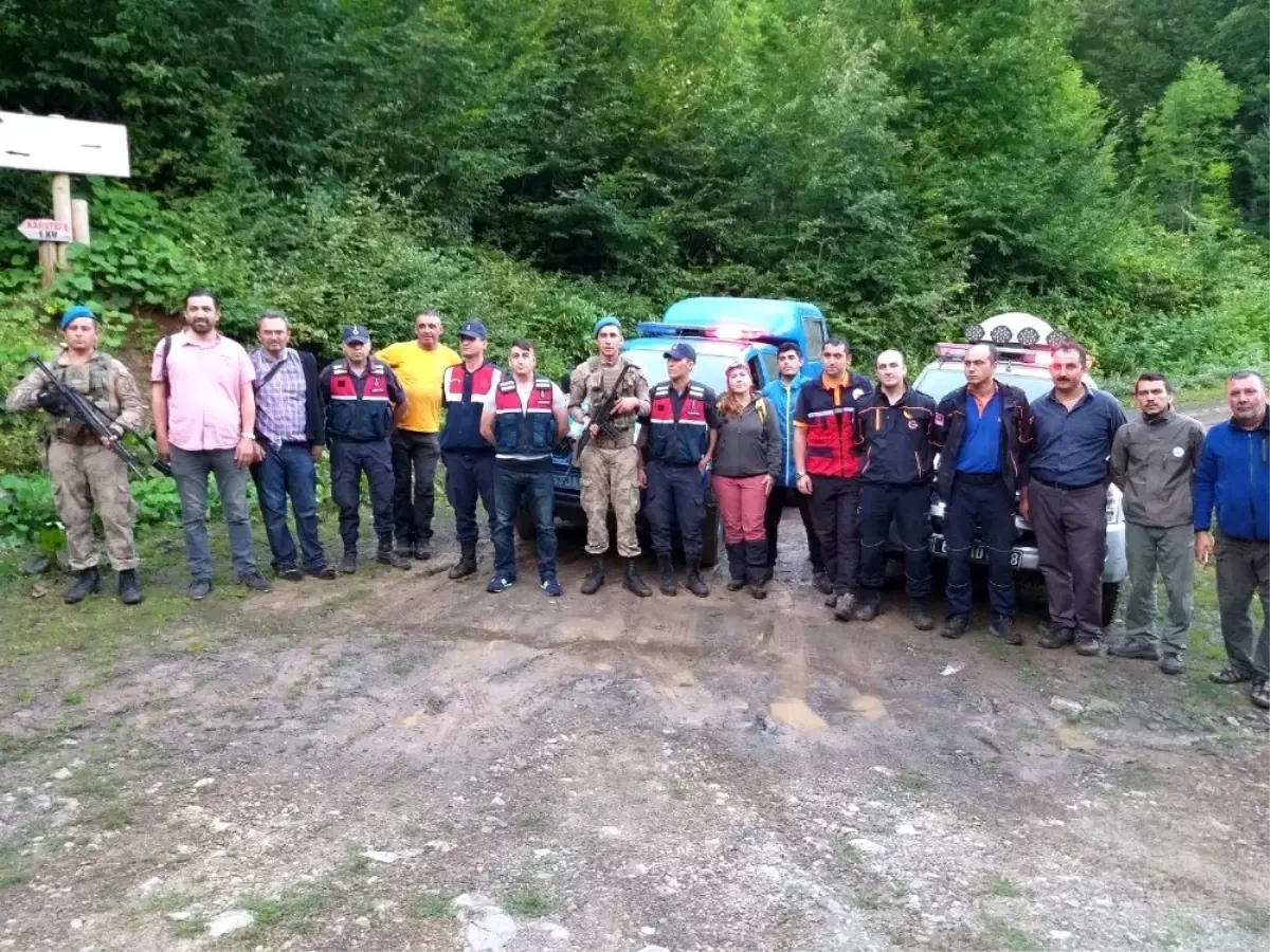 Dünyanın en yaşlı porsuk ağacını görmek için gittikleri dağlık alanda kayboldular