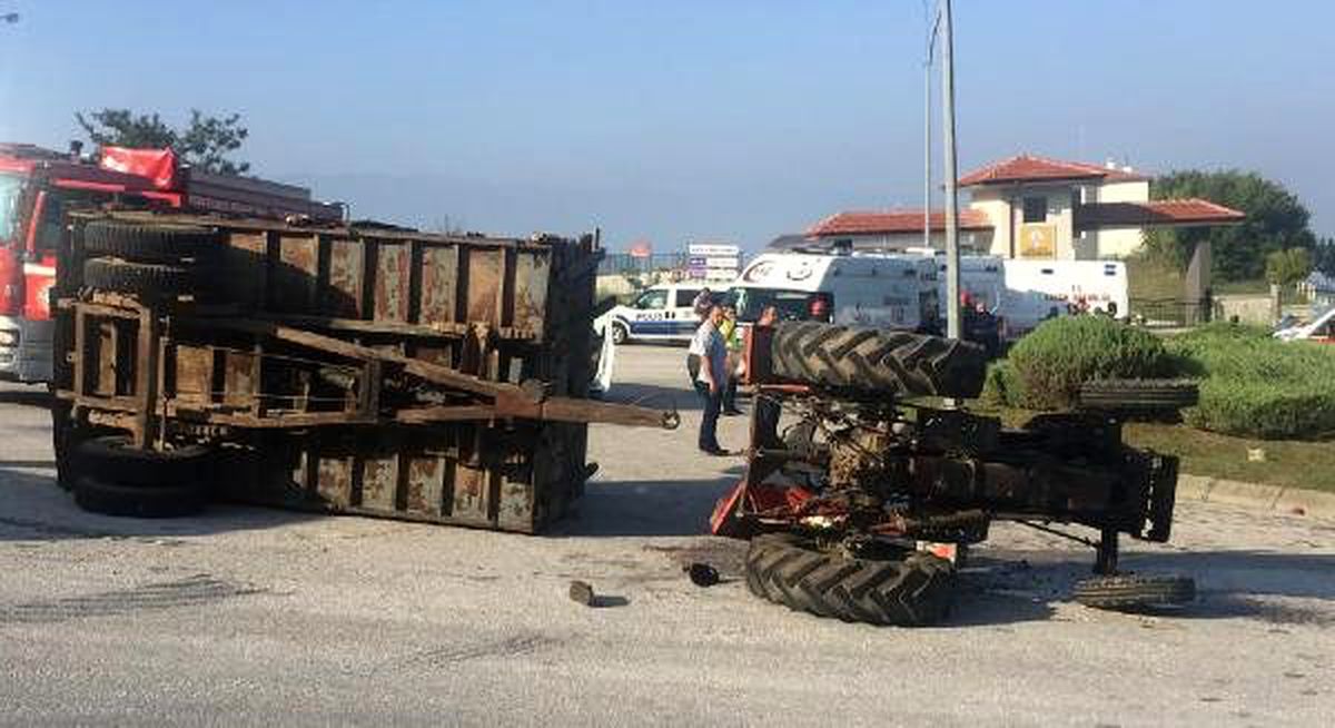 Fındık işçileri taşıyan traktör devrildi: 14 yaralı