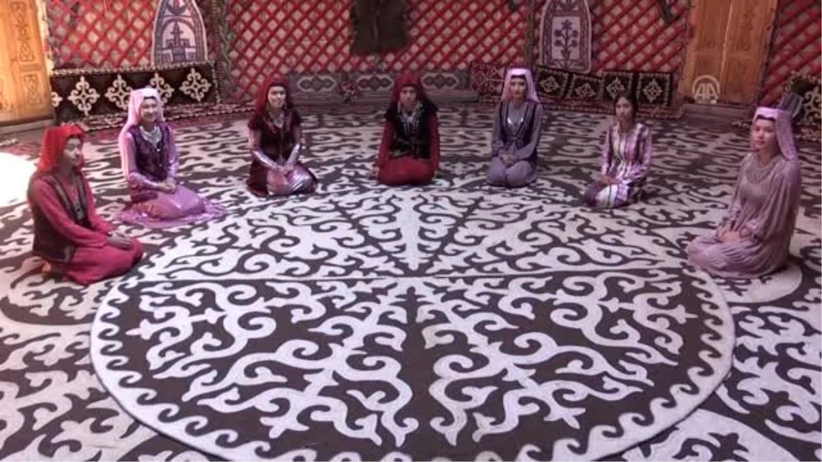 Kırgız Türkleri zafer kutlamalarına renk katıyor