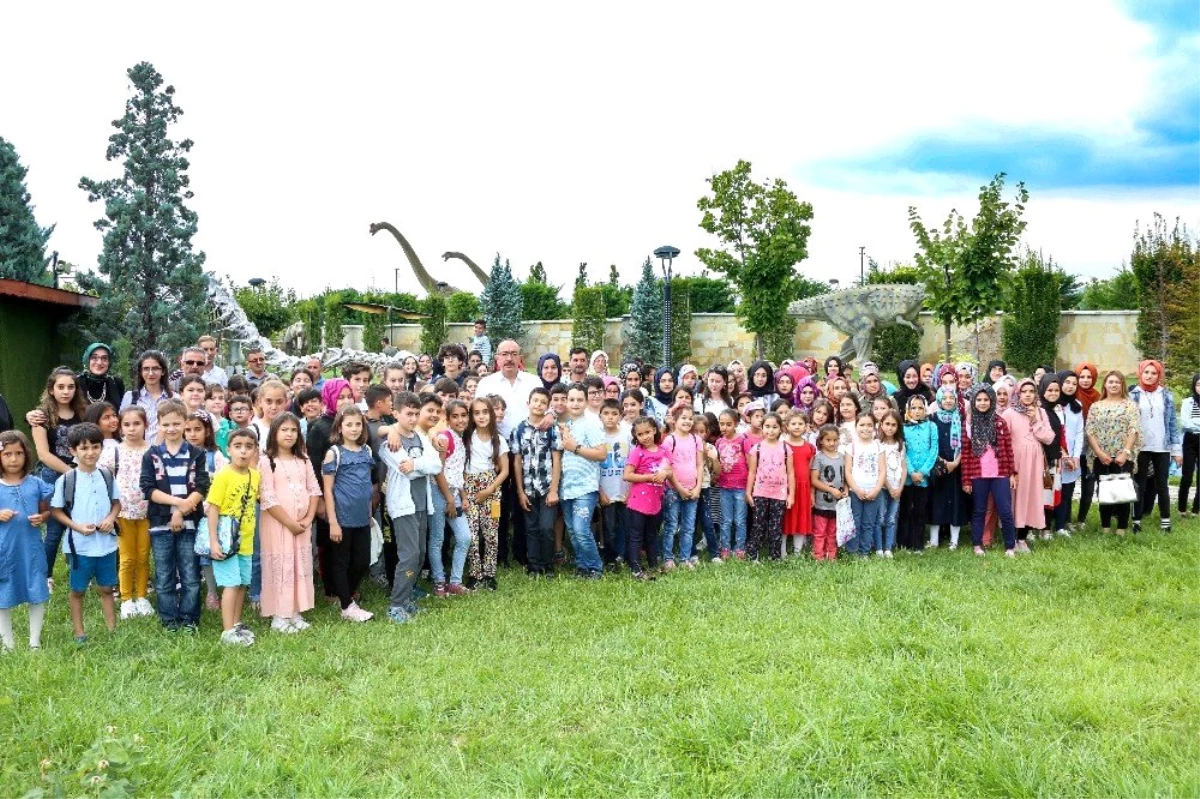Meram Yaz Kursu öğrencileri Bilim Merkezi ve 80 binde Devr-i Alem Parkını gezdiler