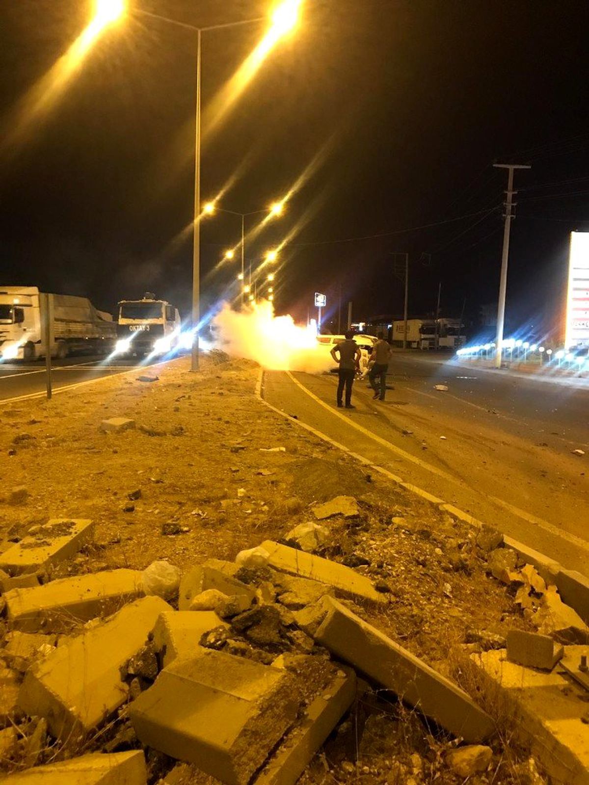 Nusaybin\'de yanan otomobile TOMA ile müdahale