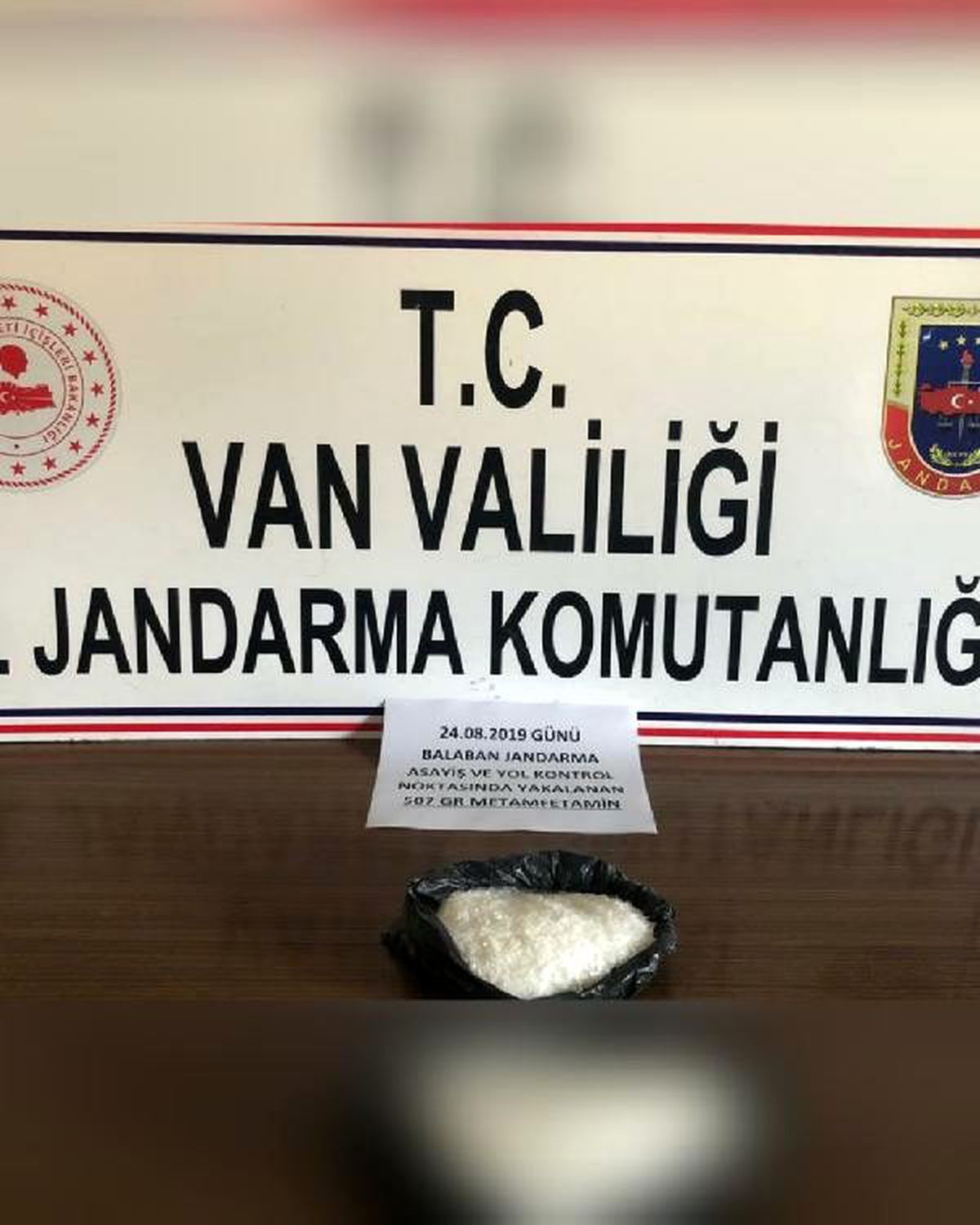 Otobüsteki yolcunun üzerinden 507 gram metamfetamin çıktı