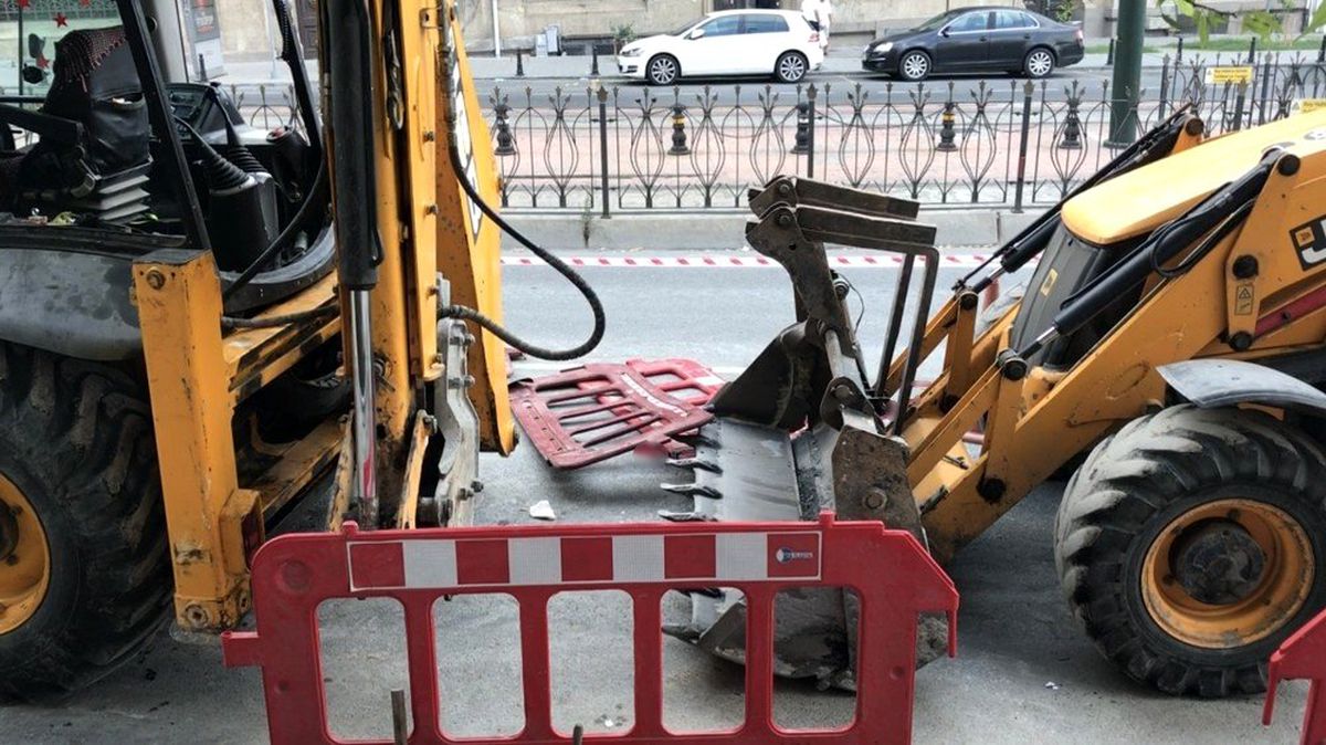 (Özel) Kazada kepçenin dişlisine saplanan motosikletli genç ağır yaralandı