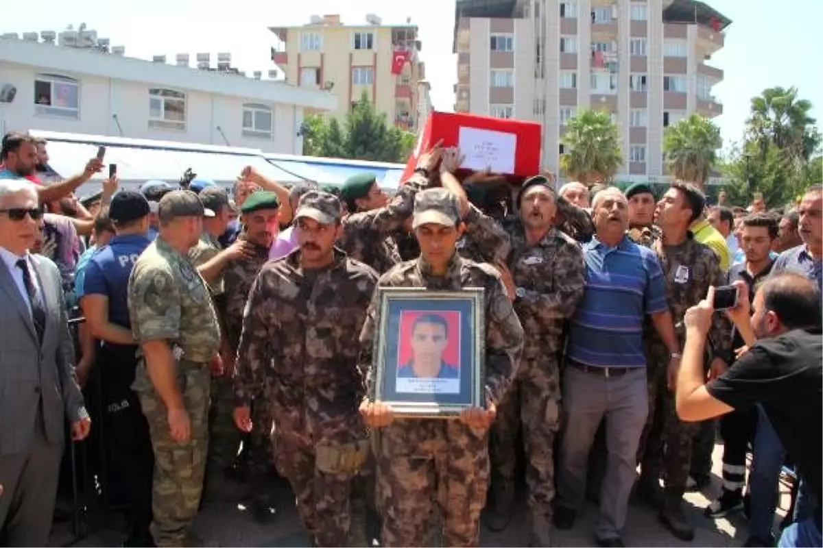 Şehit polisi uçar, hatay\'da son yolculuğuna uğurlandı