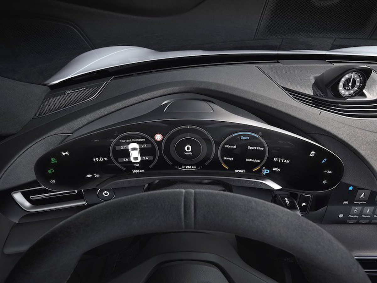Yeni Porsche Taycan\'ın iç tasarımı Dijital, sade, sürdürülebilir