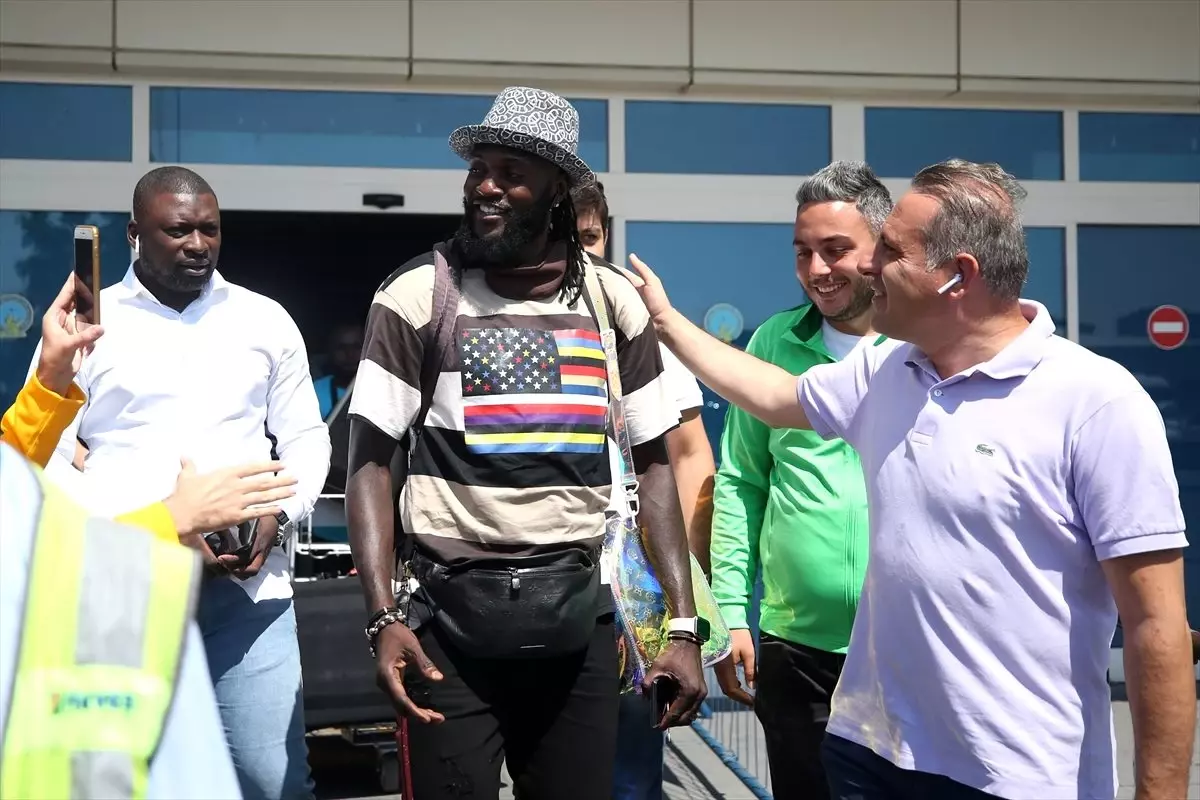 Adebayor Kayseri\'ye geldi