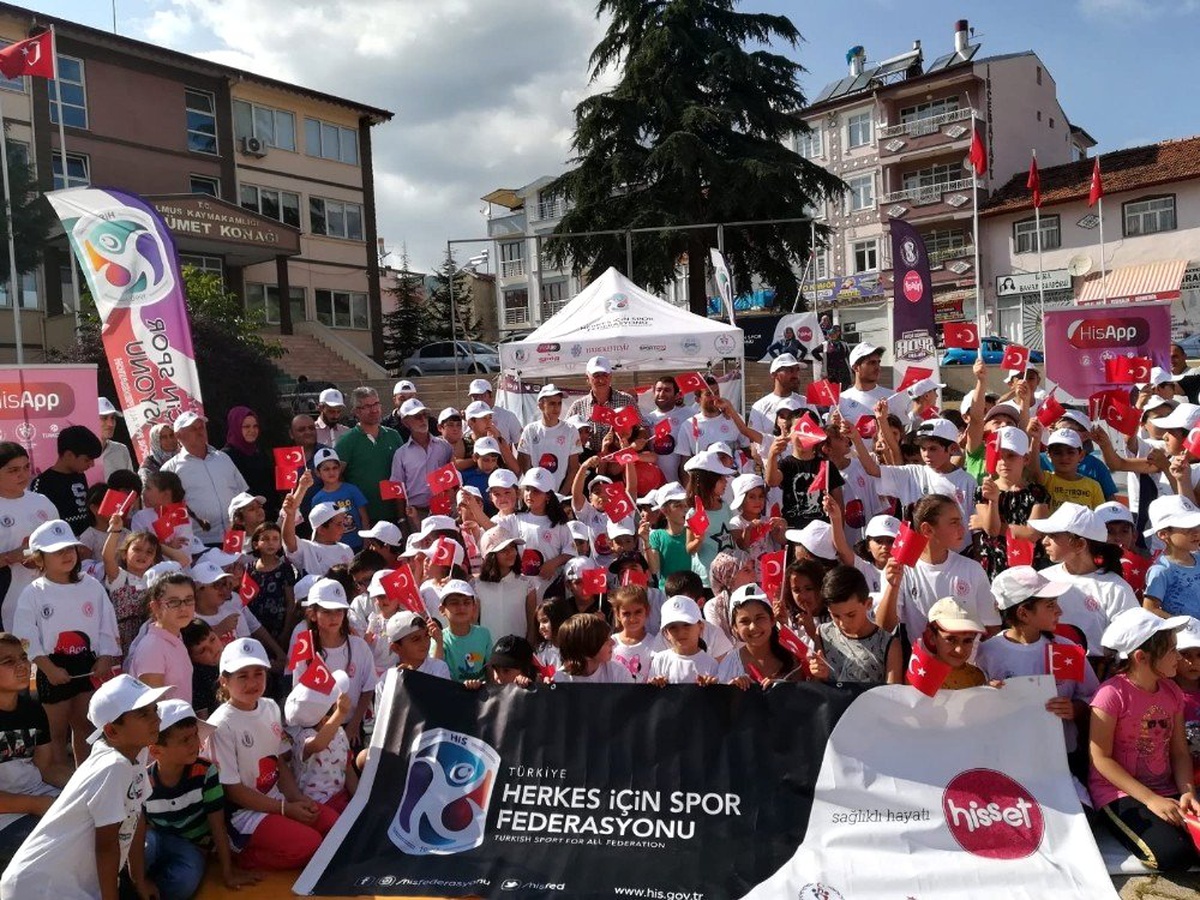 Almus\'ta herkes için spor günü düzenlendi