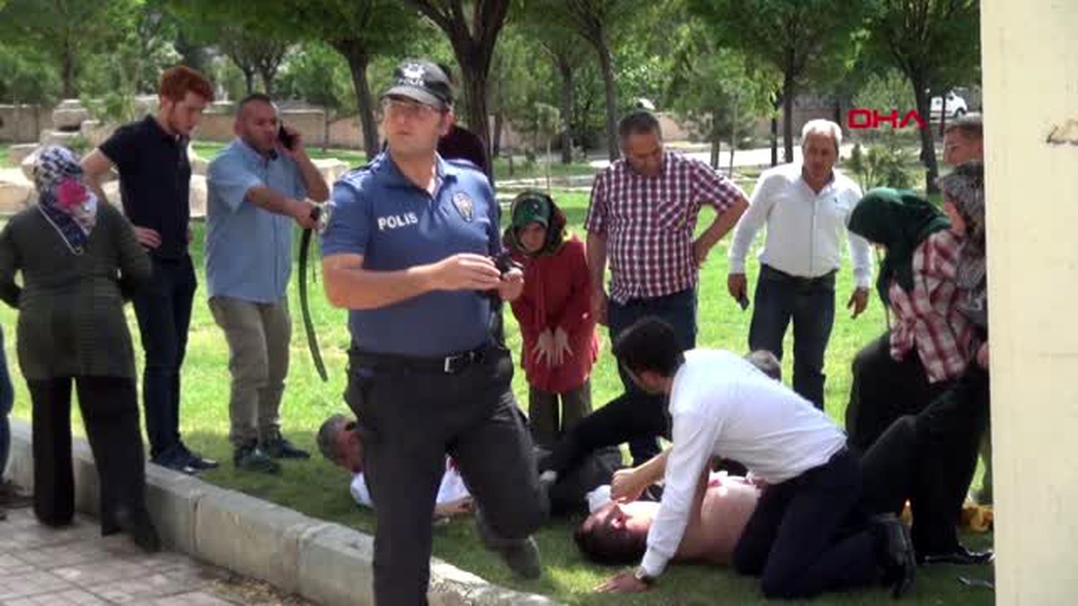 Bahşiş zarfı yüzünden 4 kişiyi bıçakladılar