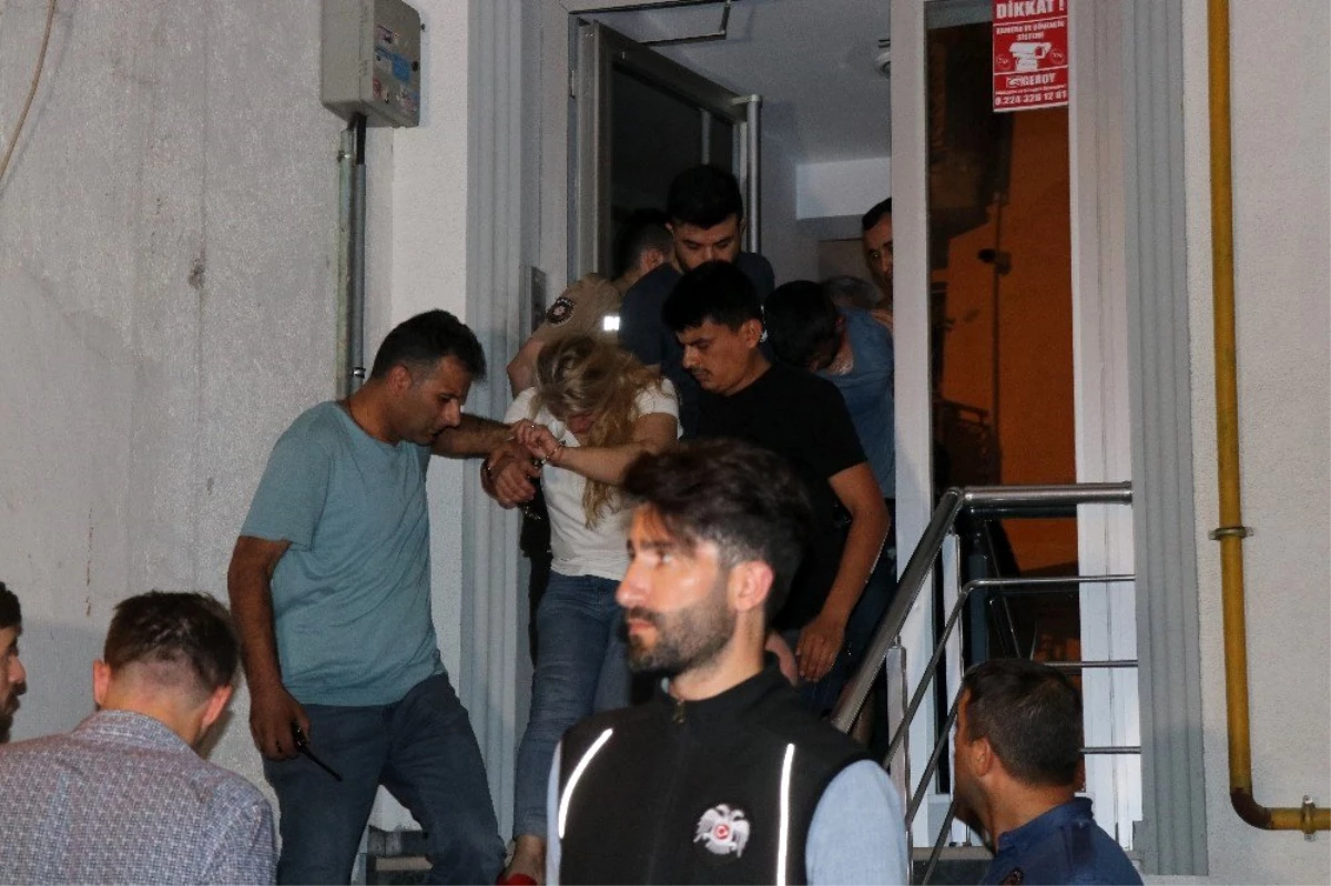 Bursa\'da 250 kişilik grup uyuşturucu ticareti ve fuhuş yapan kadının evine saldırdı