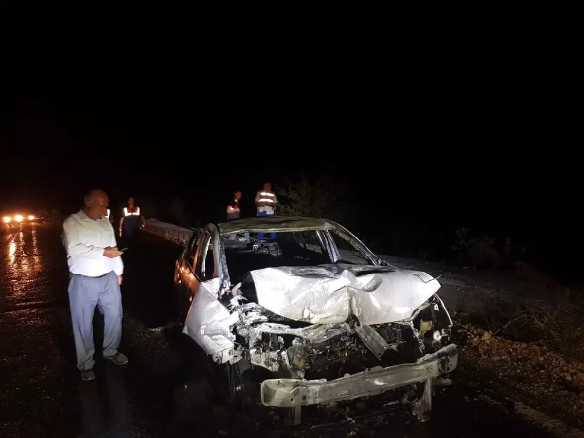 Çapa motoruyla çarpışan otomobil cayır cayır yandı