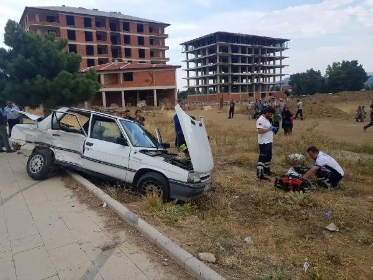 Futbol antrenmanına götürdüğü oğlu kazada öldü, anne yaralandı