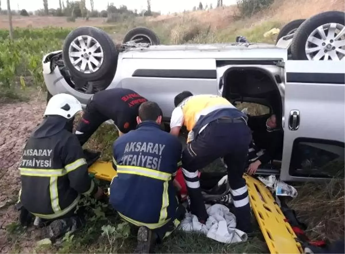 Hafif ticari araç şarampole devrildi: 5 yaralı