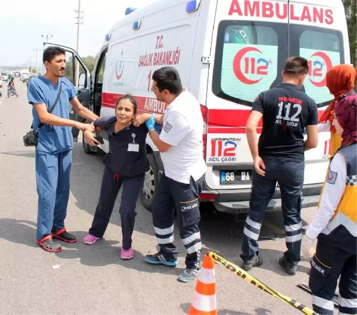 Hemşire, eşinin öldüğü kaza yerinde sinir krizi geçirdi