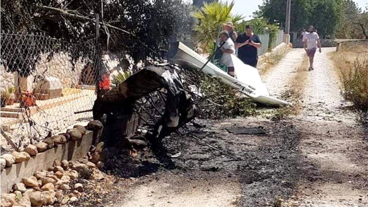 İspanya\'da uçak ve helikopter havada çarpıştı: İkisi çocuk, 7 ölü