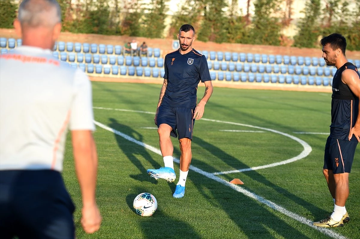 Mehmet Topal, Başakşehir\'le ilk idmanına çıktı