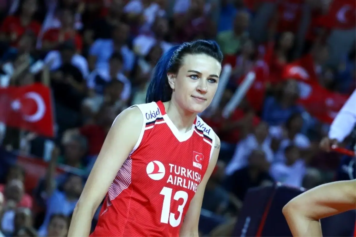 Milli voleybolcu Meryem Boz, Aydın\'ı gururlandırıyor