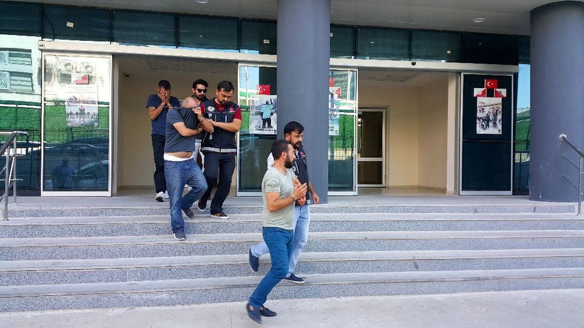 Narkotik polisinden baskın: 5 gözaltı