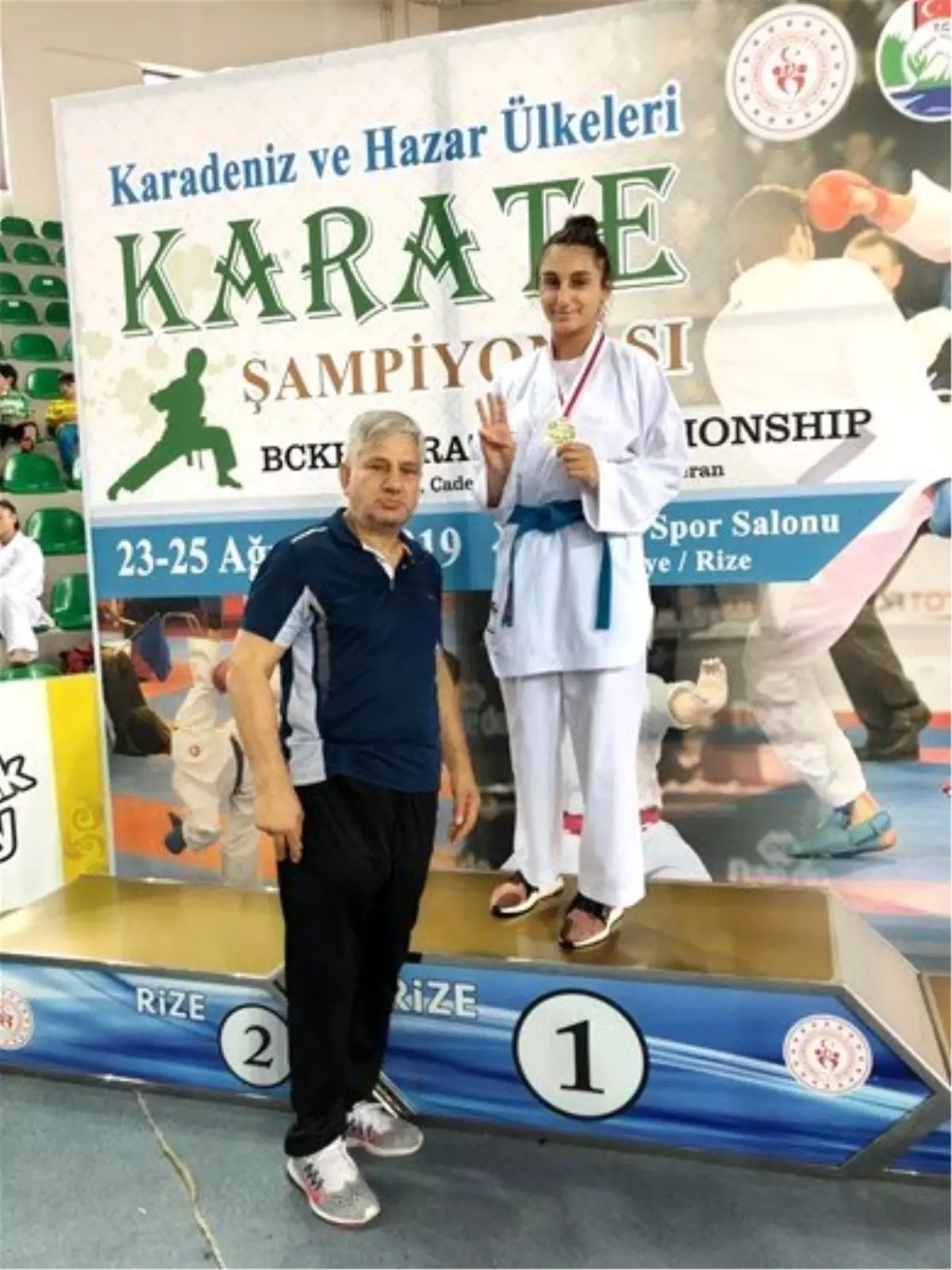 Uygur, Karadeniz ve Hazar Ülkeleri Uluslararası Karate Şampiyonasında birinci oldu