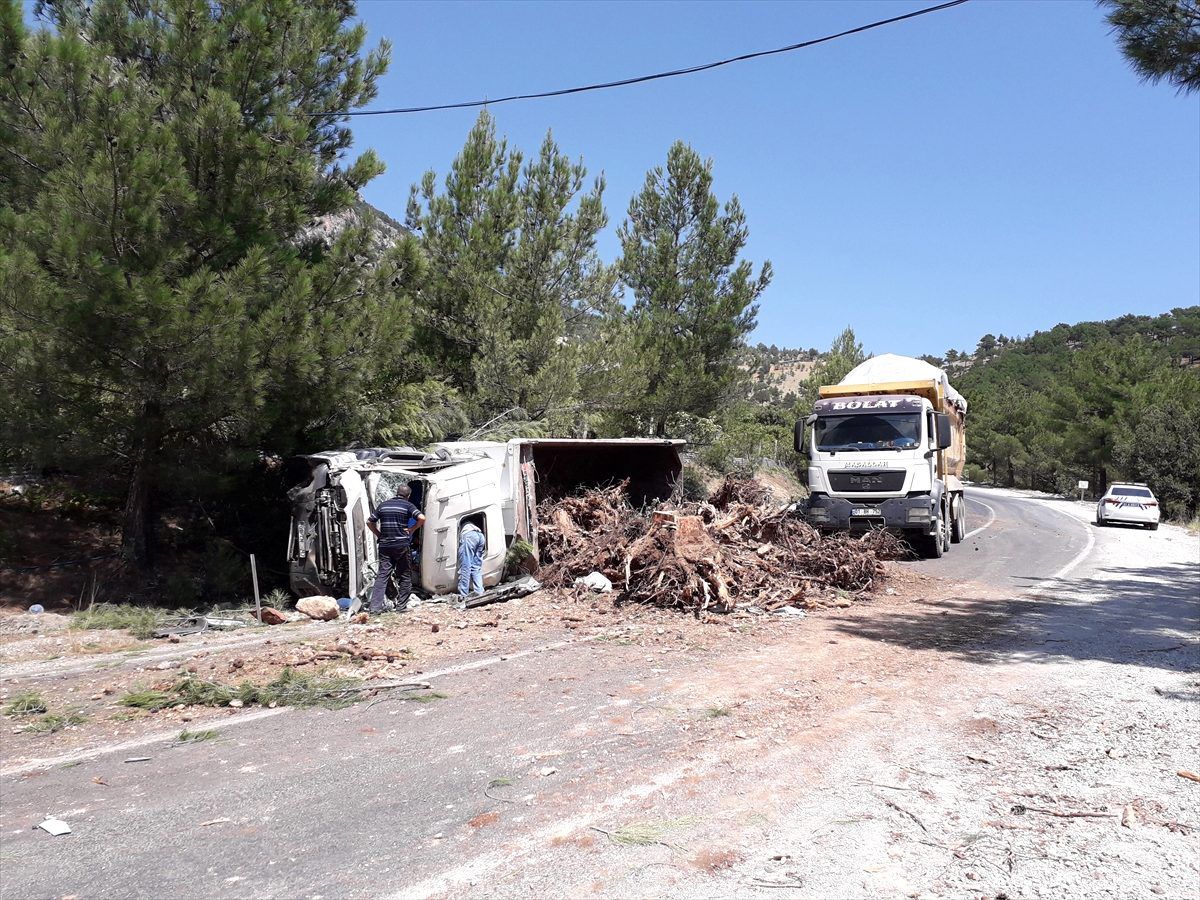 Adana\'da trafik kazası: 1 yaralı