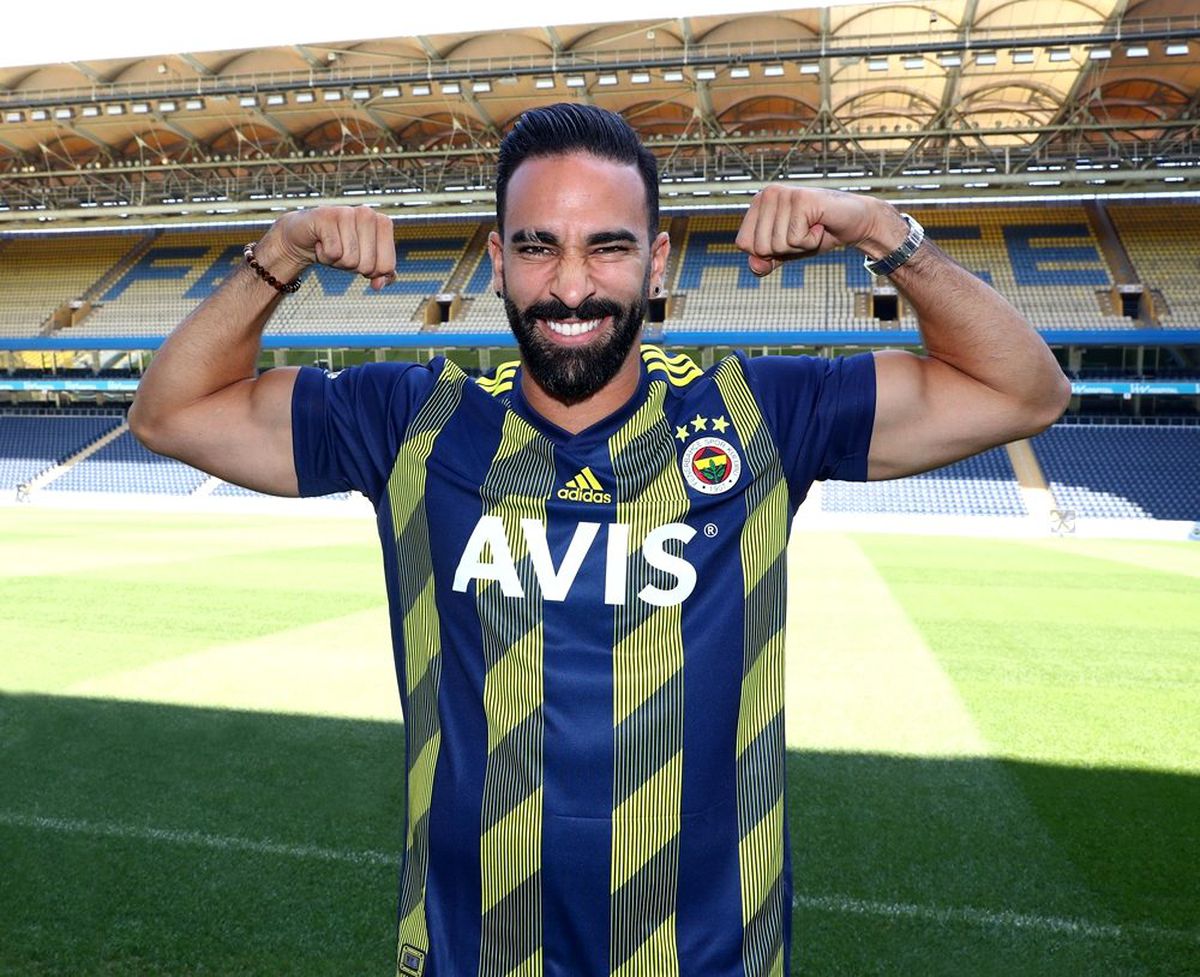 Adil Rami resmen Fenerbahçe\'de
