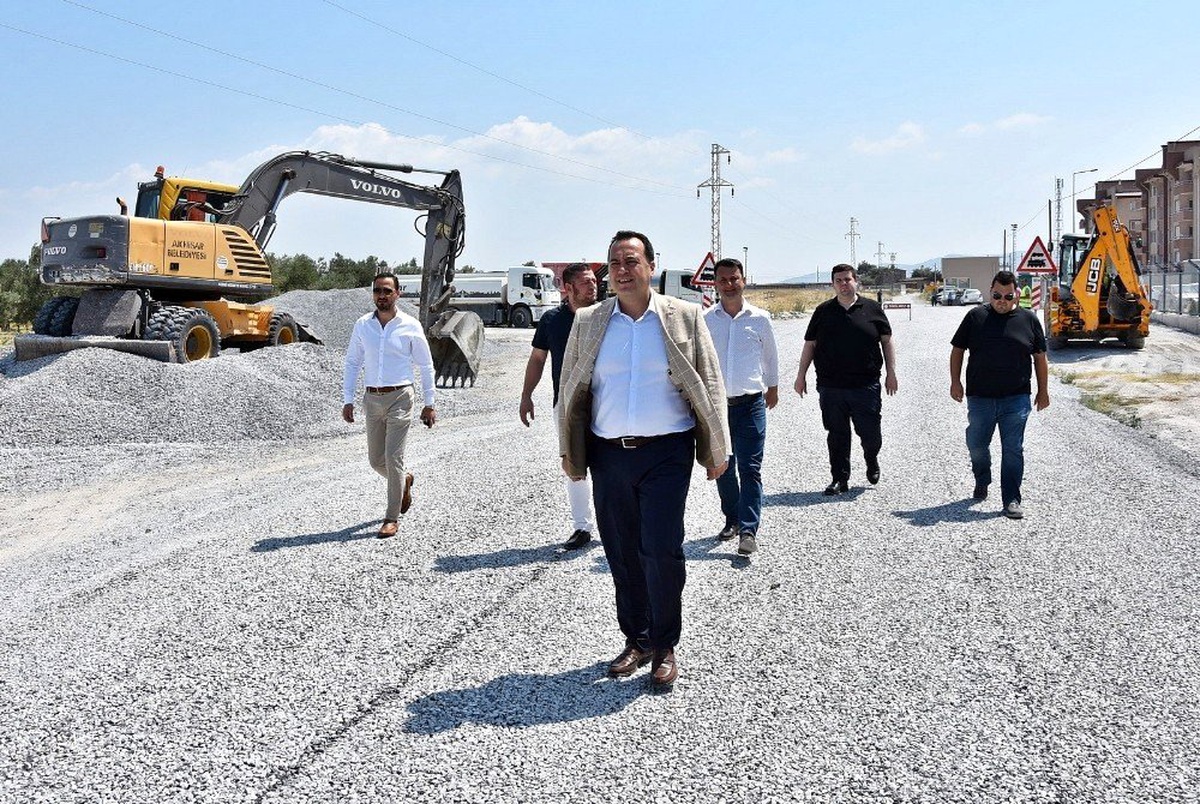 Akhisar Belediyesinden yol yapımında büyük atak