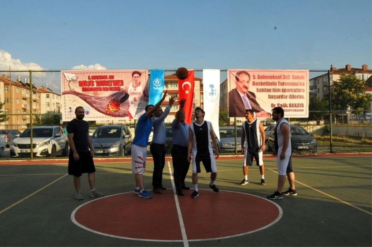 Akşehir\'de 5. Geleneksel 3x3 Sokak Basketbolu heyecanı başladı