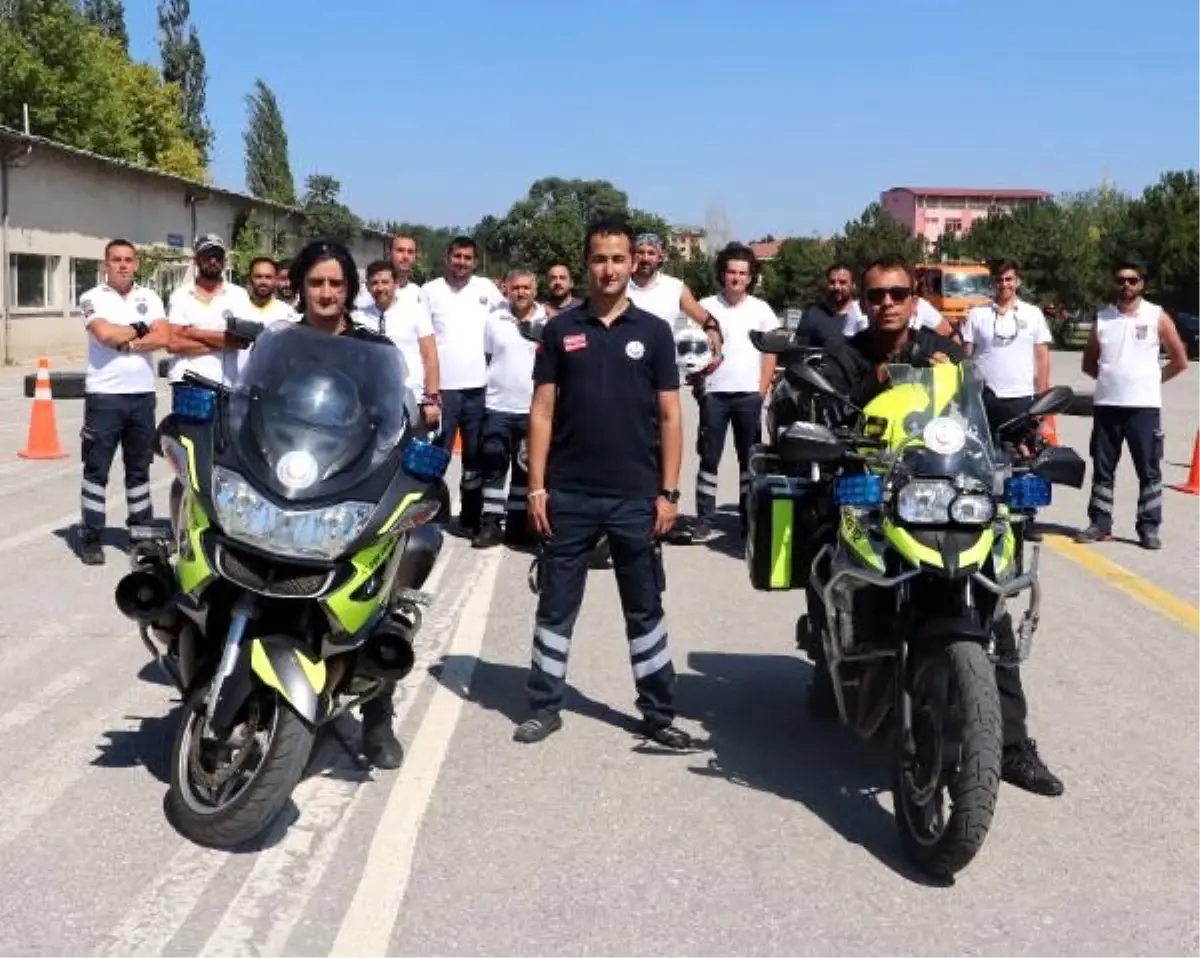 Ankara\'da motosikletli ambulans ekipleri hayat kurtarıyor