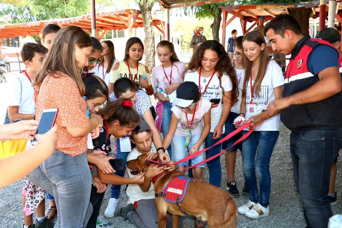 Çanakkaleli gençlerden Siirt İl Jandarma Komutanlığı\'na ziyaret