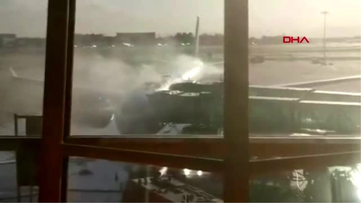 Çin\'de yolcu alan uçakta yangın paniği