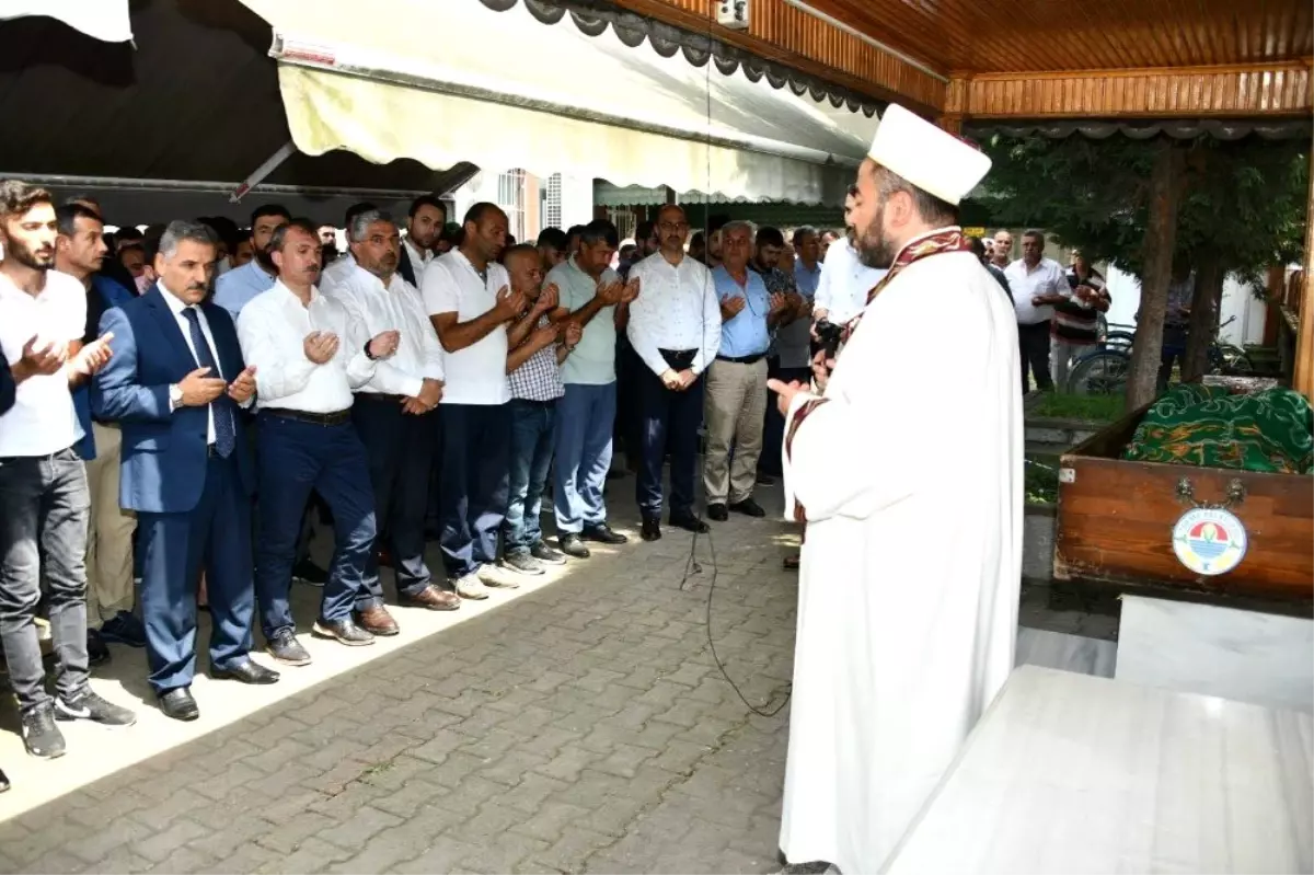 Denize düştükten 1 ay sonra cesedine ulaşılan genç son yolculuğuna uğurlandı