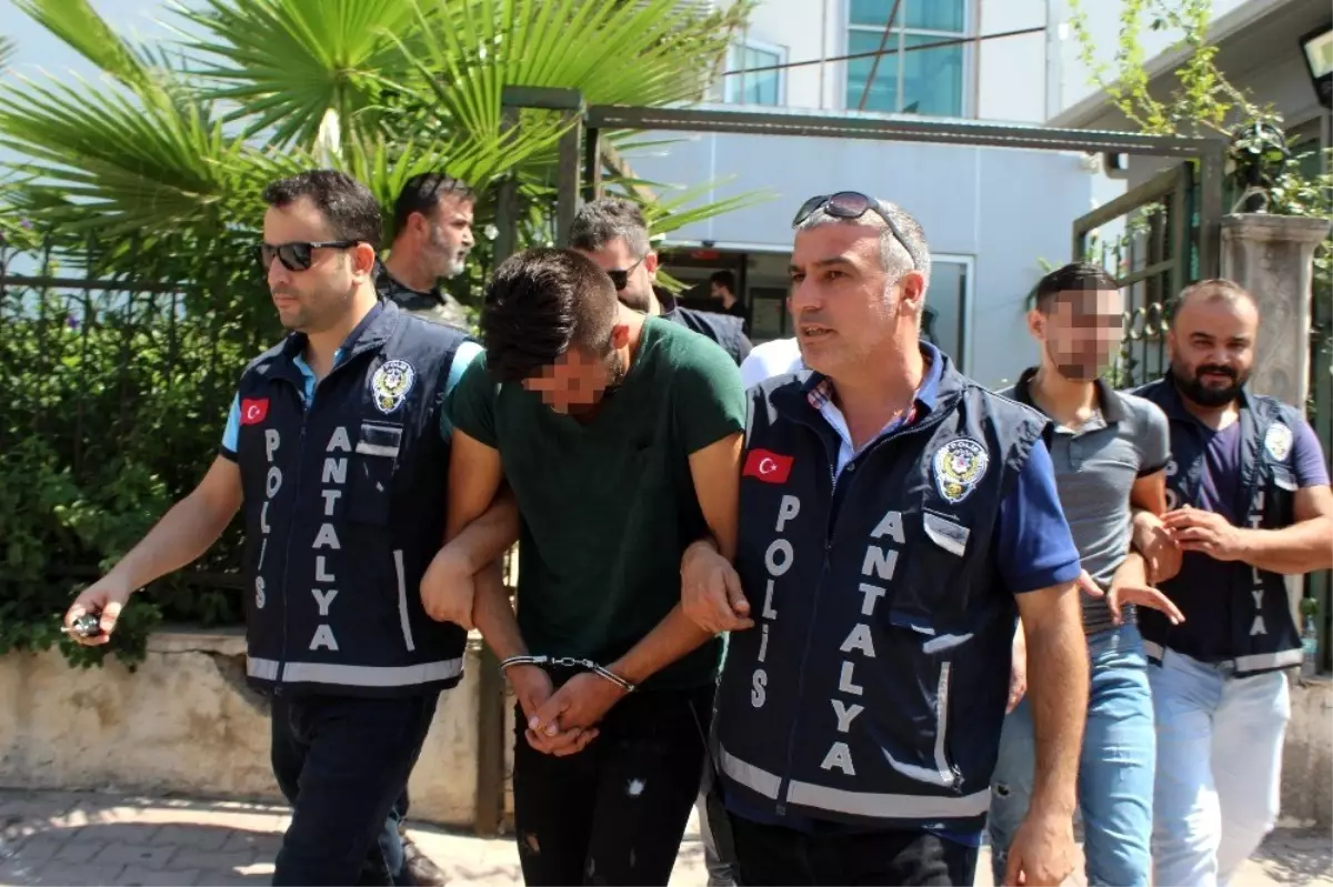 Gasp şüphelilerine yakınlarından "arkandayız oğlum" desteği