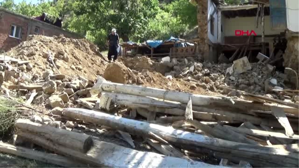 Gaziantep evleri yıkılan çift, yardım istiyor