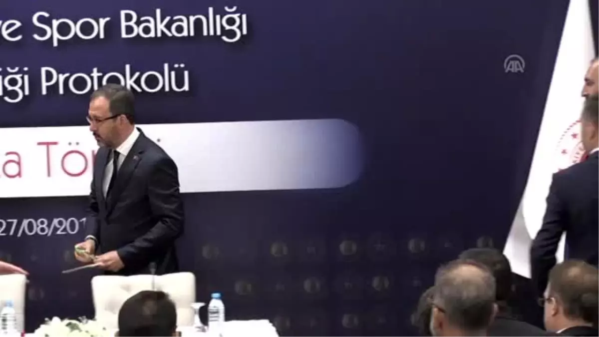 Gençlik ve Spor Bakanı Kasapoğlu: "Kapılar Kapanmasın projesiyle pek çok faaliyeti...