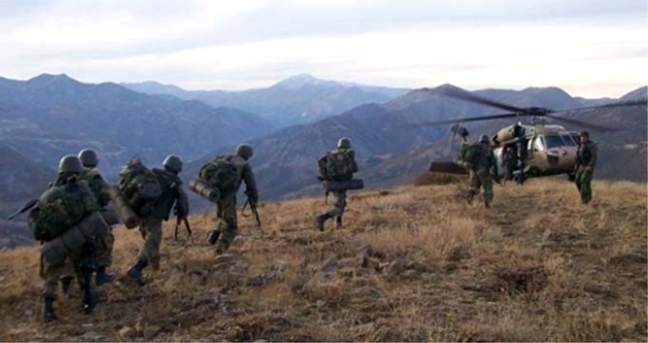 Hakkari\'de 8 teröristin etkisiz hale getirildiği operasyon kamerada