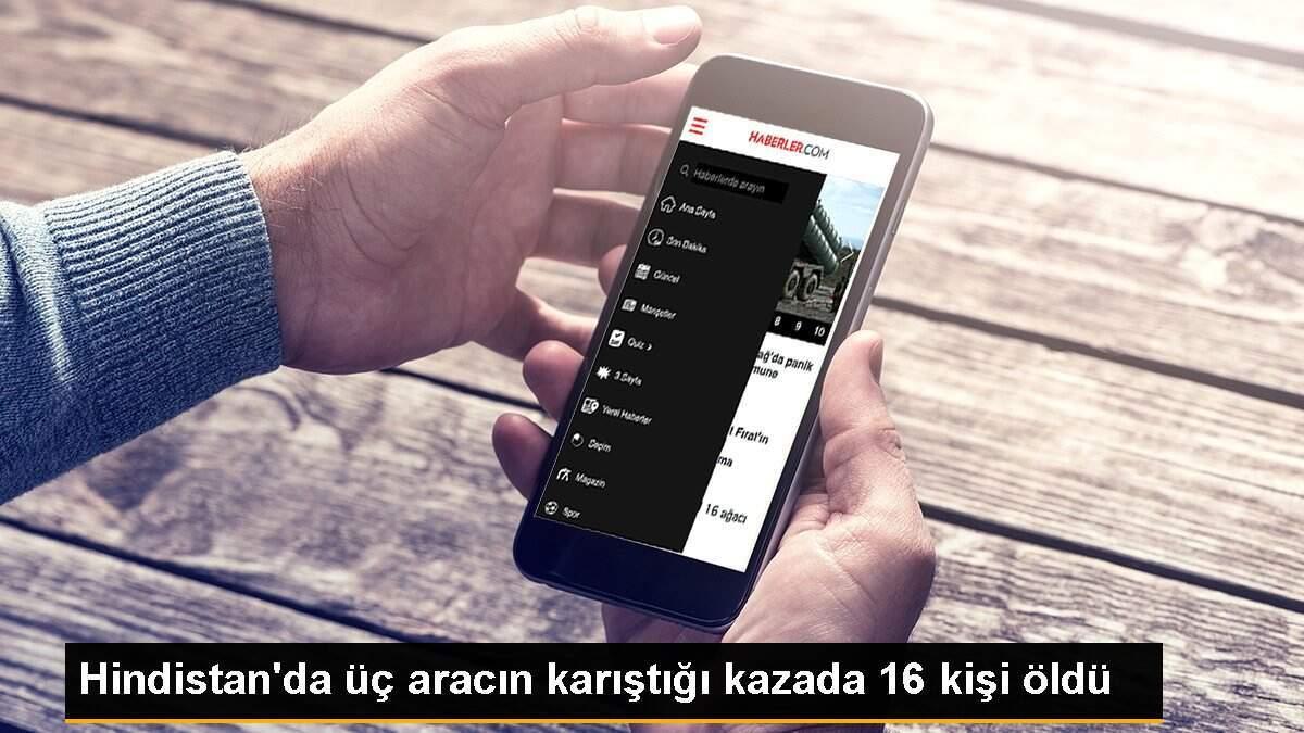 Hindistan\'da üç aracın karıştığı kazada 16 kişi öldü