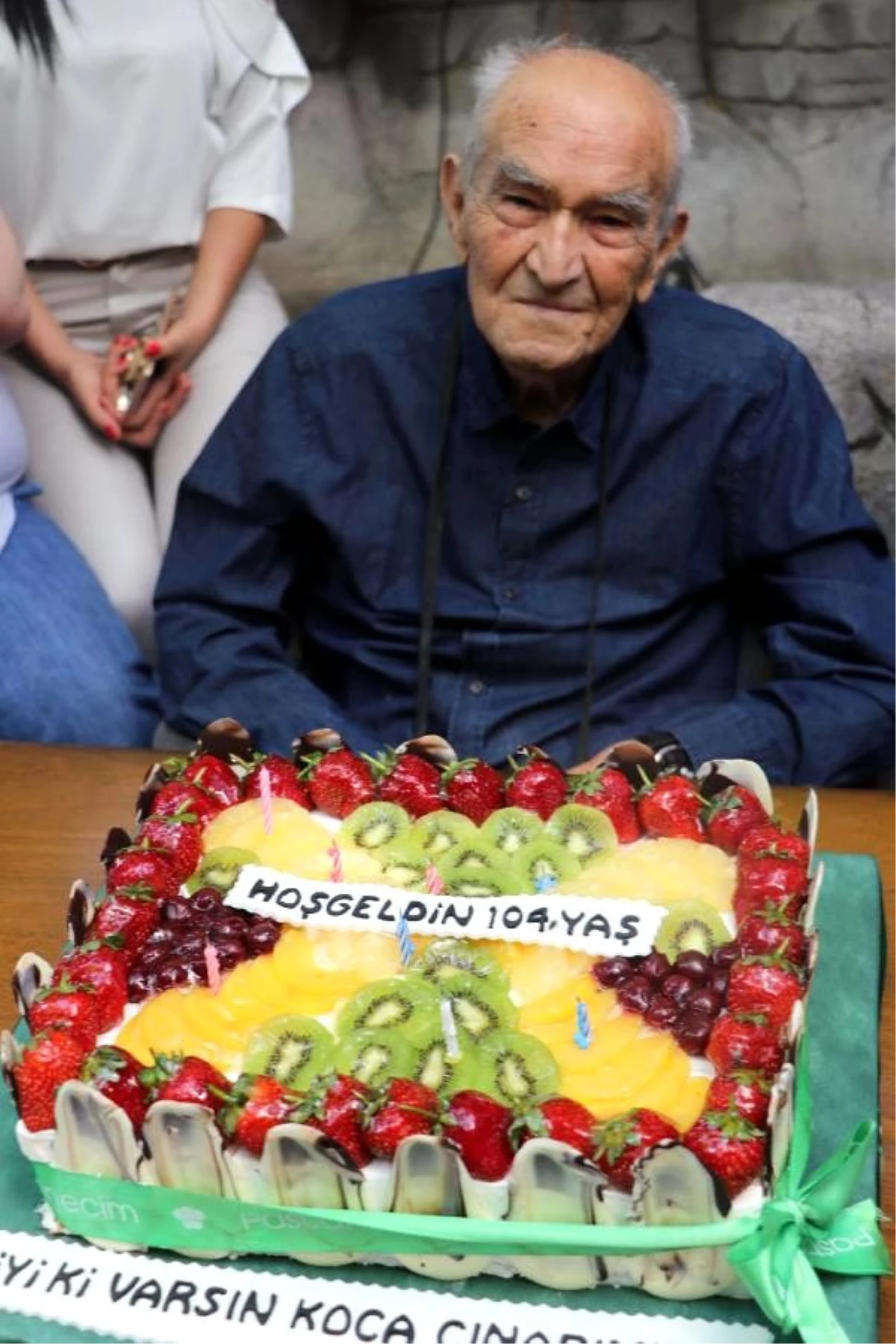 Huzurevinde 104\'üncü yaş gününü kutladı