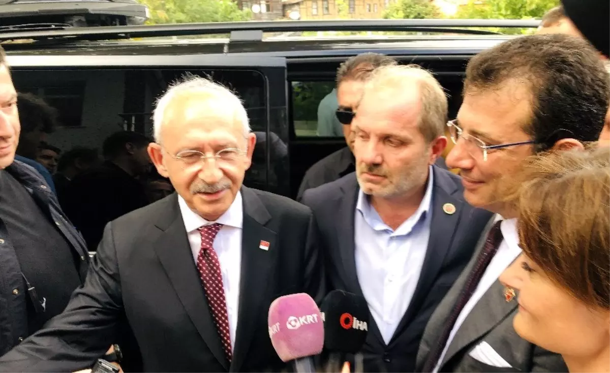 Kemal Kılıçdaroğlu Şile\'de muhtarlarla bir araya geldi