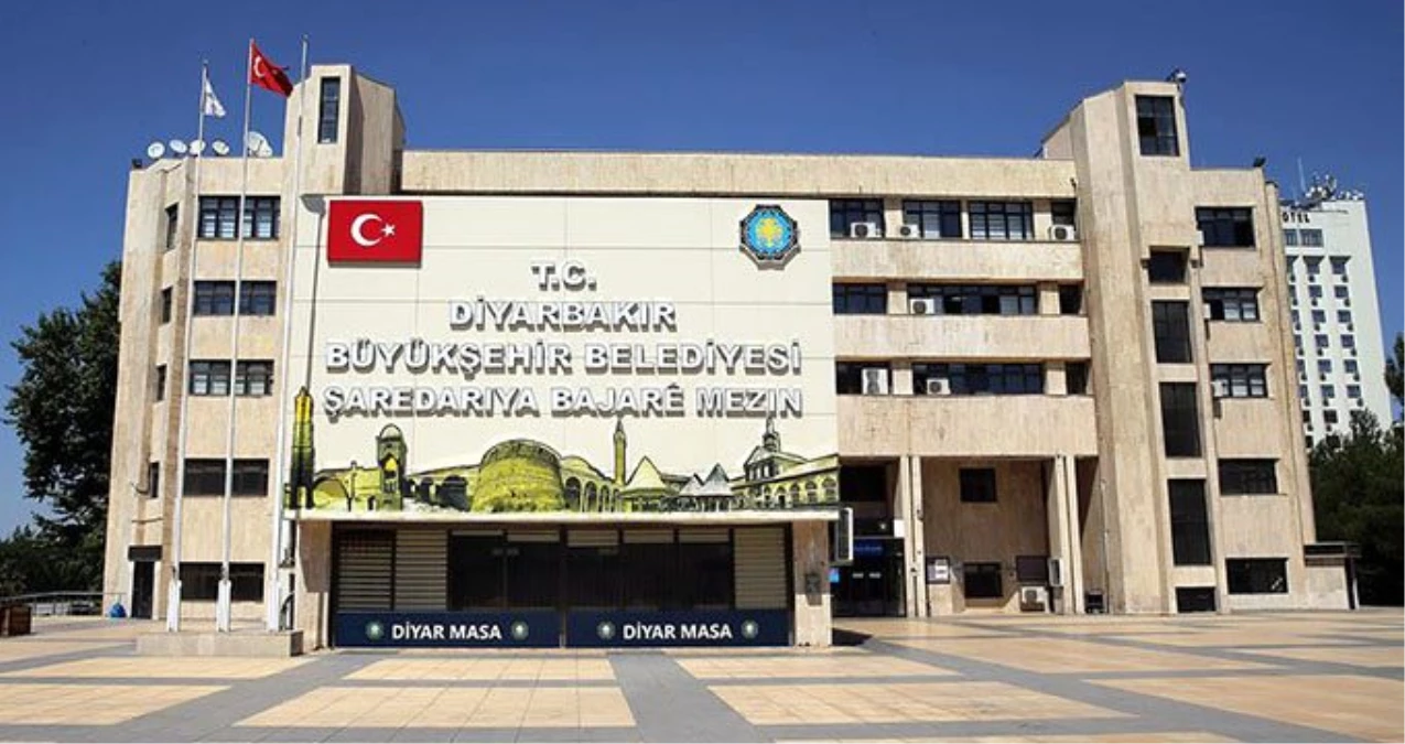 MHP, Diyarbakır Büyükşehir Belediyesi\'ni 19 yıl sonra yeniden ziyaret etti